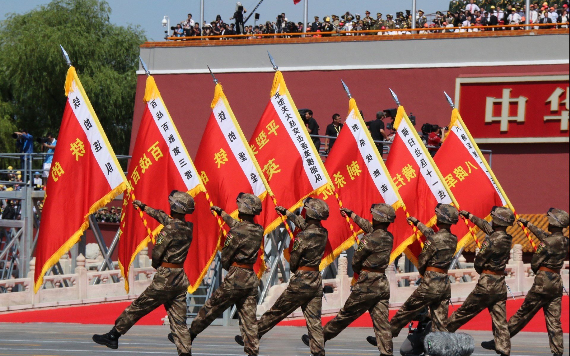 边后卫助攻上升是否令球队防守负荷加重，边后卫进攻套路